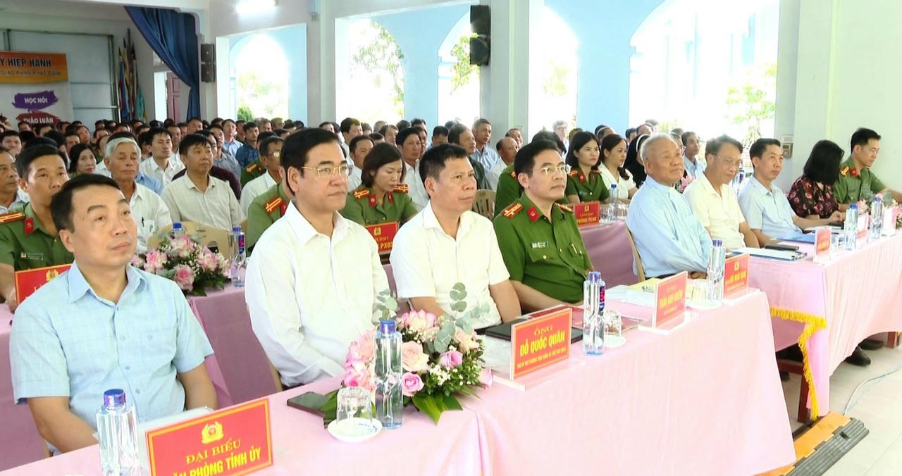 Công an tỉnh Ninh Bình tổ chức hội nghị phát động phong trào “Bình dân học vụ số”