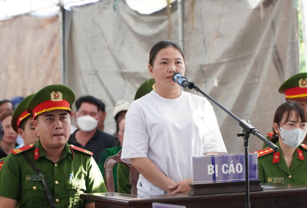Nữ bị cáo lĩnh án vì chống người thi hành công vụ