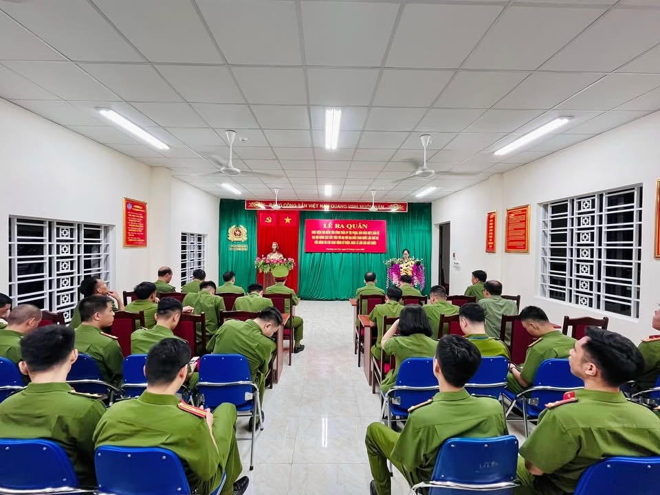 Trong ngày đầu ra quân, lực lượng chức năng phường đã tiến hành tuần tra, nhắc nhở và xử lý nhiều trường hợp vi phạm như: Lấn chiếm vỉa hè, lòng đường để kinh doanh buôn bán; Làm mái che, mái vẩy, đặt biển quảng cáo sai quy định; Dừng, đỗ phương tiện không đúng nơi quy định, chở hàng cồng kềnh, quá khổ, quá tải gây mất an toàn giao thông, ảnh hưởng đến mỹ quan đô thị. 