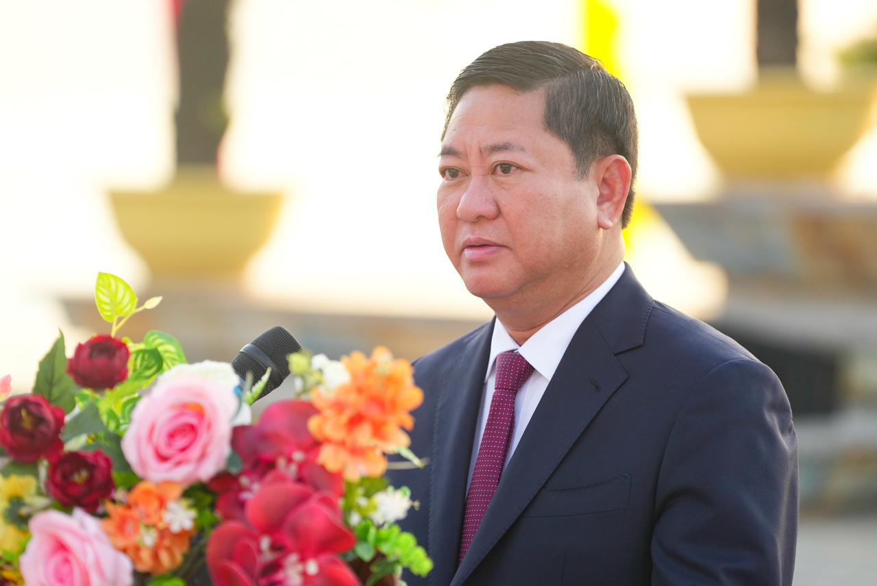 Đồng chí Trần Quốc Nam – Phó Bí thư Tỉnh ủy, Chủ tịch UBND tỉnh Khánh Hòa phát biểu tại  lễ chào cờ. (Ảnh: Văn Nhất)
