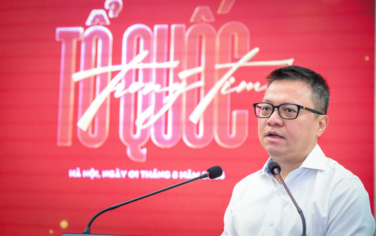  Ông Lê Quốc Minh - Tổng Biên tập Báo Nhân Dân khẳng định, “Tổ quốc trong tim” là một bản giao hưởng của lòng yêu nước, nơi hàng triệu trái tim Việt Nam cùng hòa nhịp dưới lá cờ đỏ sao vàng. (ảnh N.D)