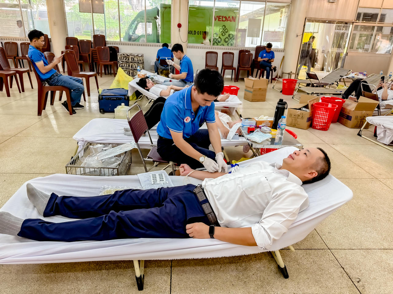 Ông Kao Chien Chih (bộ phận K3) cùng tham gia hiến máu nhân đạo.