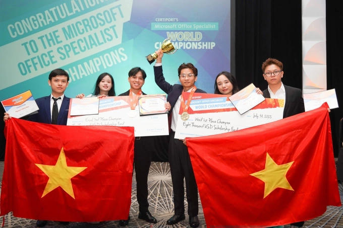 Sinh viên Việt Nam giành ngôi vô địch thế giới tại cuộc thi Tin học văn phòng Microsoft