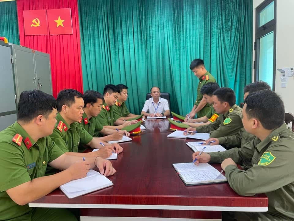 Tại xã Cốc Lầu, sáng 01/8, Công an xã Cốc Lầu tổ chức ra quân mở đợt cao điểm tấn công, trấn áp tội phạm, bảo đảm an ninh, trật tự trên địa bàn. Dự và chỉ đạo có ông Đặng Văn Chinh – Phó Chủ tịch UBND xã Cốc Lầu và lực lượng an ninh cơ sở.