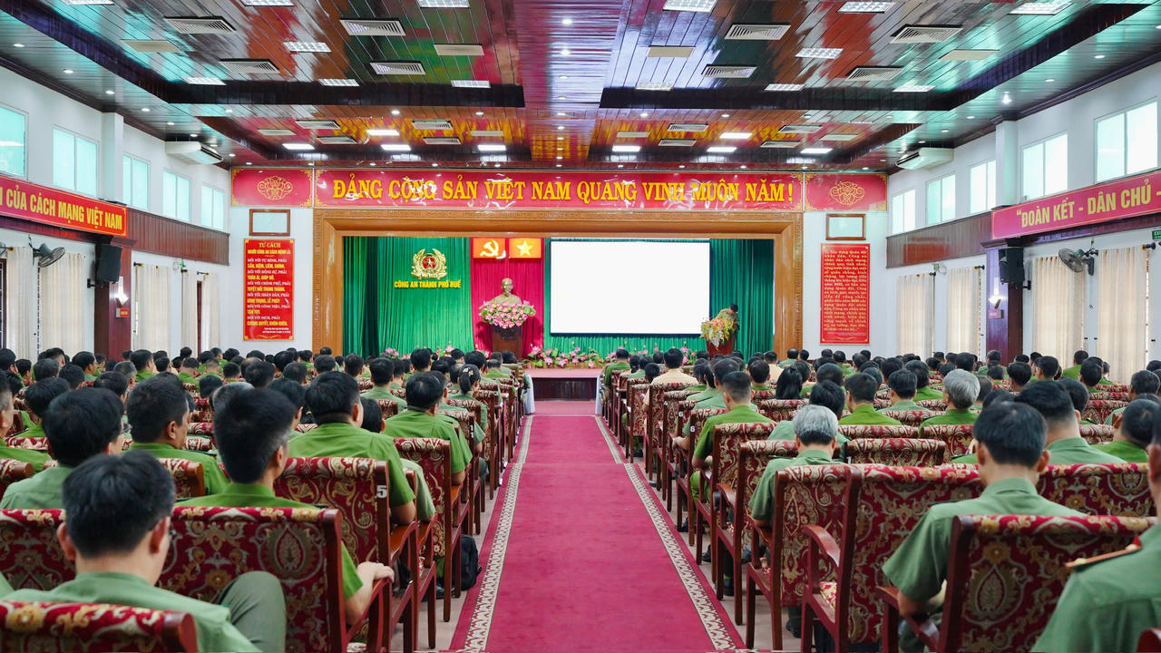 Toàn cảnh lễ ra quân.