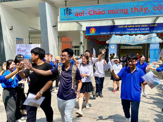 Học sinh, phụ huynh bắt nhịp với việc 'học thật, thi thật'