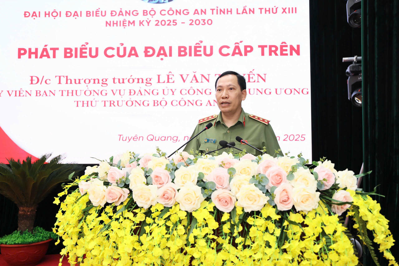 Thượng tướng Lê Văn Tuyến, Thứ trưởng Bộ Công An, phát biểu tại Hội nghị