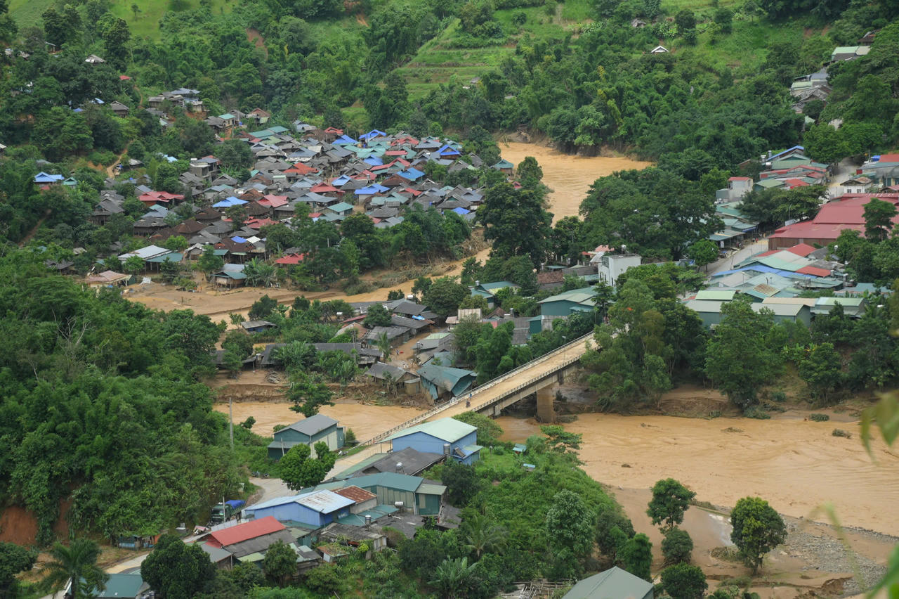 Mưa lũ đã ghi nhận 3 người chết, 8 người mất tích và 8 người bị thương. 
