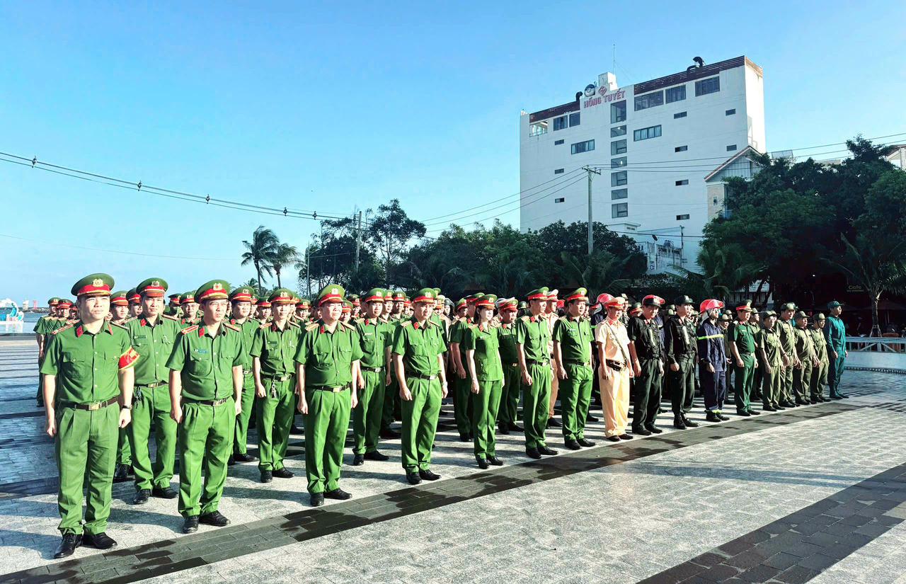 Công an tỉnh An Giang tổ chức lễ ra quân thực hiện cao điểm tấn công, trấn áp tội phạm, bảo đảm an ninh, trật tự phục vụ kỷ niệm 80 năm Cách mạng Tháng Tám, Quốc khánh 2/9 và Đại hội Đảng bộ các cấp tại Công an đặc khu Phú Quốc.