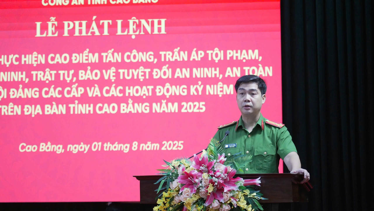 Thượng tá Ma Vĩnh Long, Trưởng phòng Cảnh sát hình sự, Công an tỉnh phát biểu nhận nhiệm vụ và hứa quyết tâm thực hiện cao điểm tấn công trấn áp tội phạm