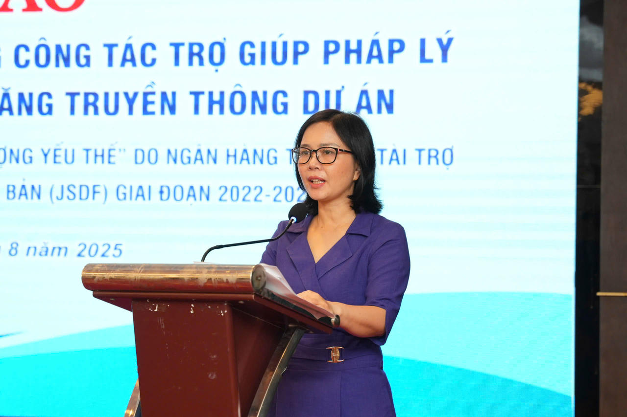Bà Vũ Thị Hường, Phó Cục trưởng Cục PBGDPL & TGPL chủ trì hội thảo