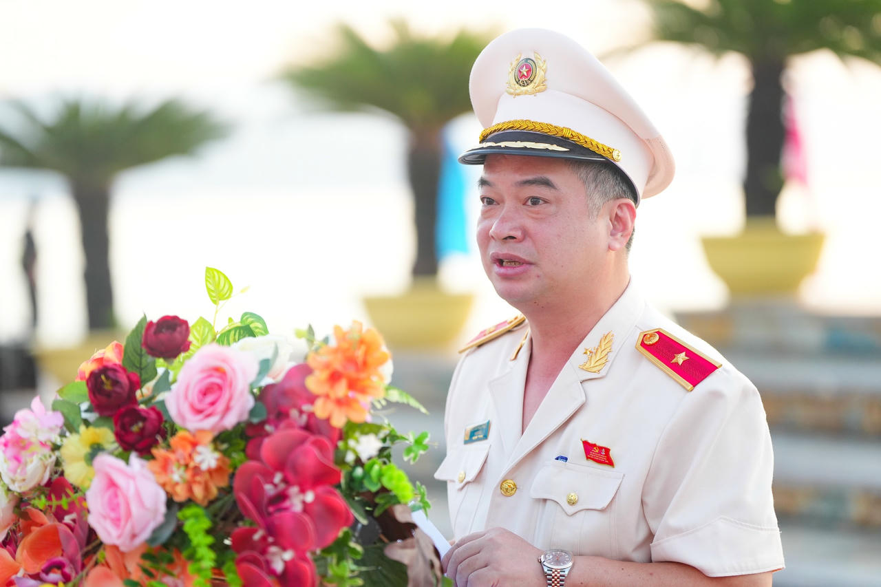 Thiếu tướng Nguyễn Hữu Phước - Ủy viên Ban Thường vụ Tỉnh ủy, Bí thư Đảng ủy, Giám đốc Công an tỉnh phát biểu tại buổi lễ. (Ảnh: Văn Nhất)
