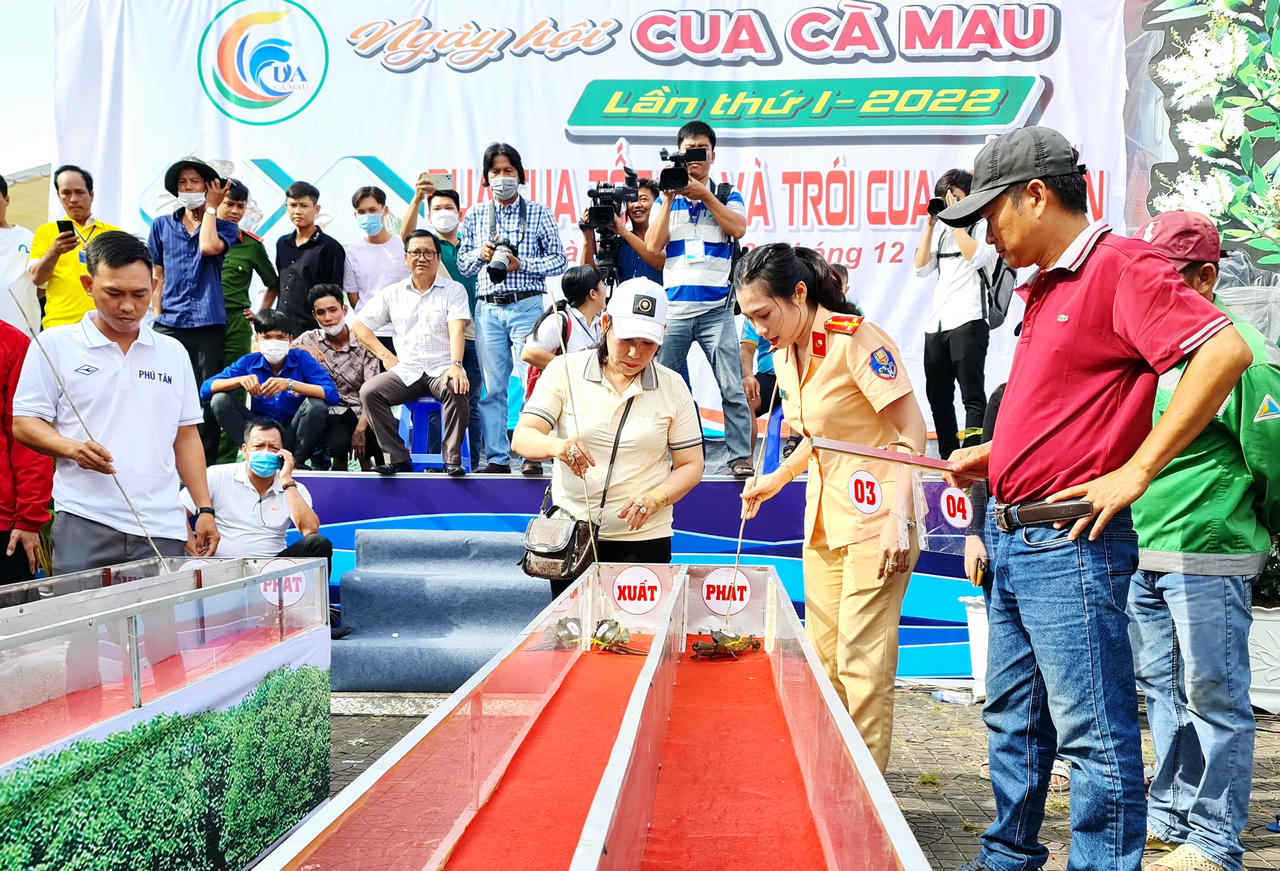 Đua cua tốc độ nằm trong phần trò chơi dân gian trong Ngày hội cua Cà Mau lần thứ I – năm 2022.