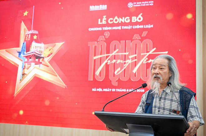 Họa sỹ Văn Thao, con trai nhạc sỹ Văn Cao xúc động khi hàng chục nghìn khán giả sẽ cùng hát Quốc ca. (ảnh N.D)