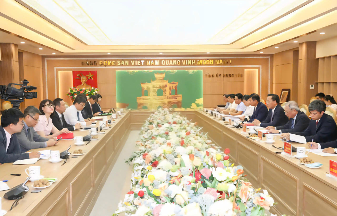 Quang cảnh buổi làm việc