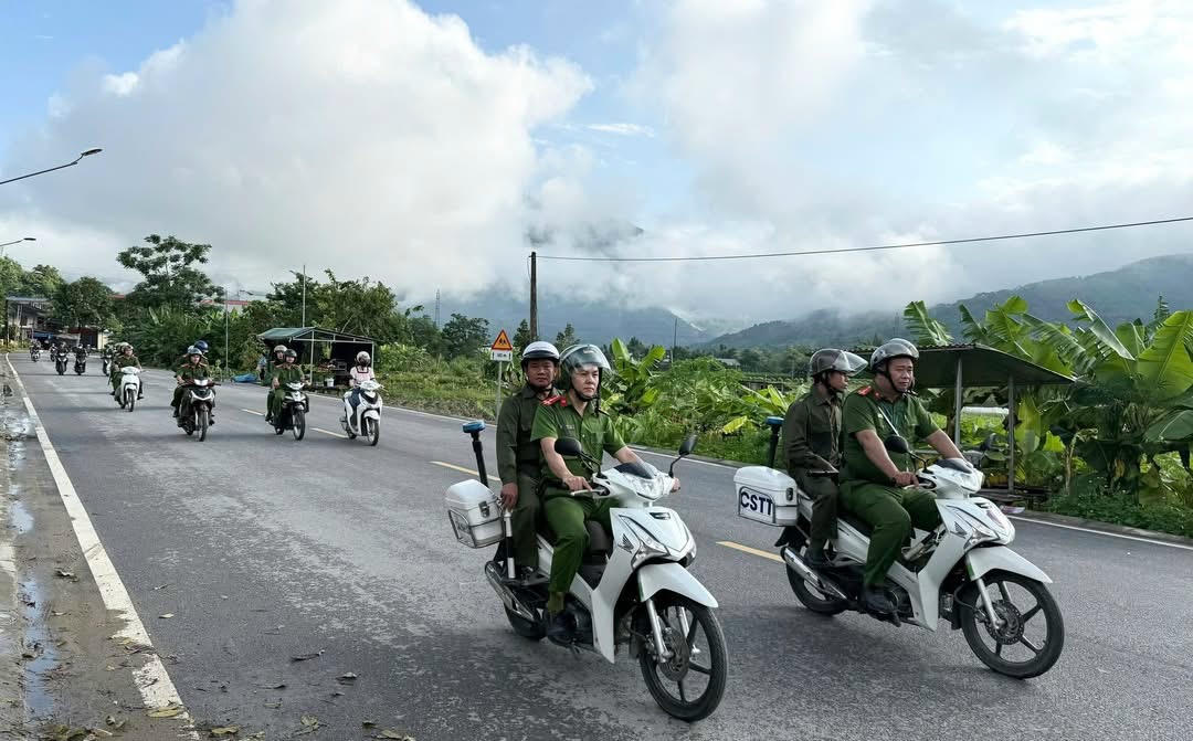 Trong lễ ra quân, cán bộ chiến sĩ Công an xã và lực lượng tham gia bảo đảm ANTT ở cơ sở đã diễu hành trên tuyến Quốc lộ 32 đoạn qua địa bàn xã nhằm tuyên truyền nâng cao nhận thức, trách nhiệm của các cấp, các ngành và nhân dân trên địa bàn trong công tác bảo đảm ANTT, phòng chống tội phạm đồng thời tạo khí thế thi đua sôi nổi trong thời gian tới.