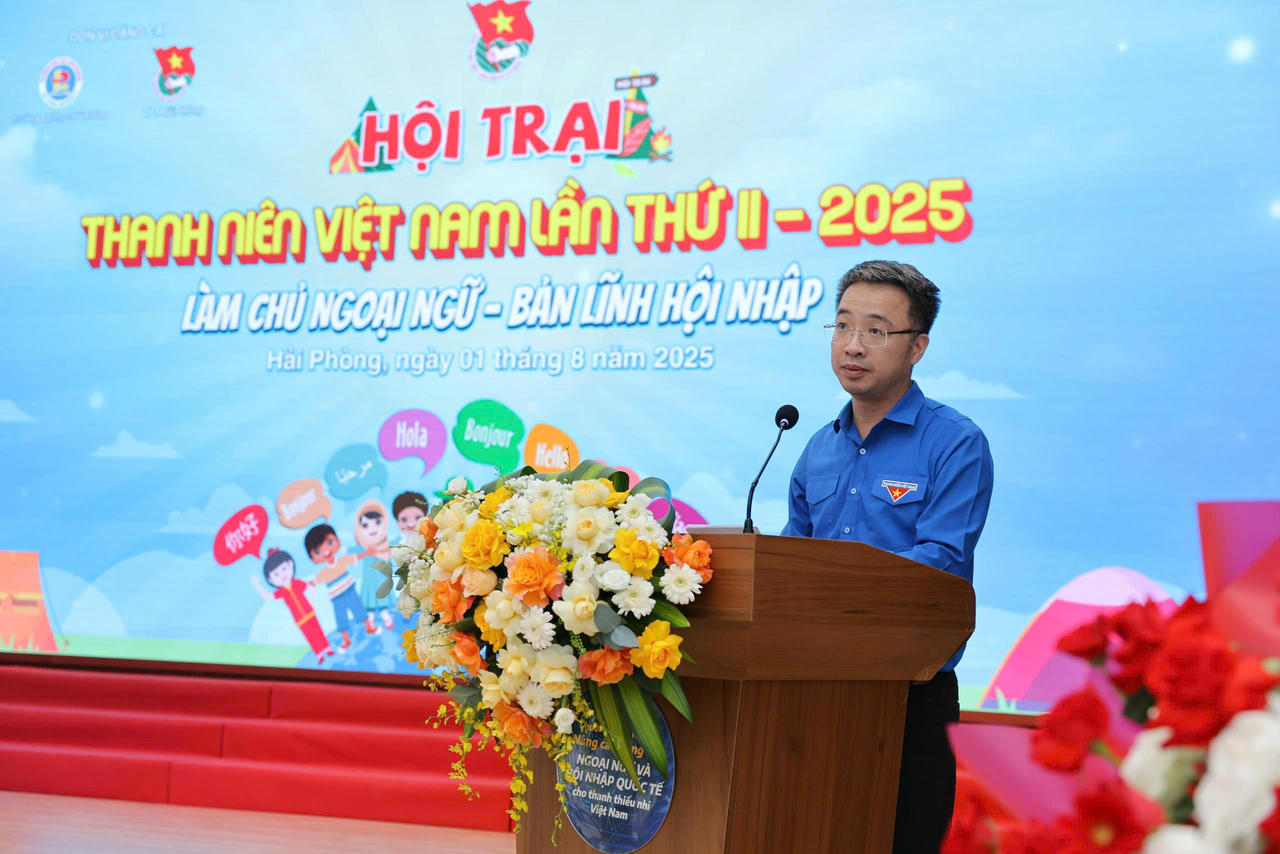 Anh Nguyễn Tường Lâm – Bí thư Ban Chấp hành Trung ương Đoàn, Chủ tịch Trung ương Hội Liên hiệp Thanh niên Việt Nam phát biểu khai mạc hội trại. (Nguồn: Đ.Hải)
