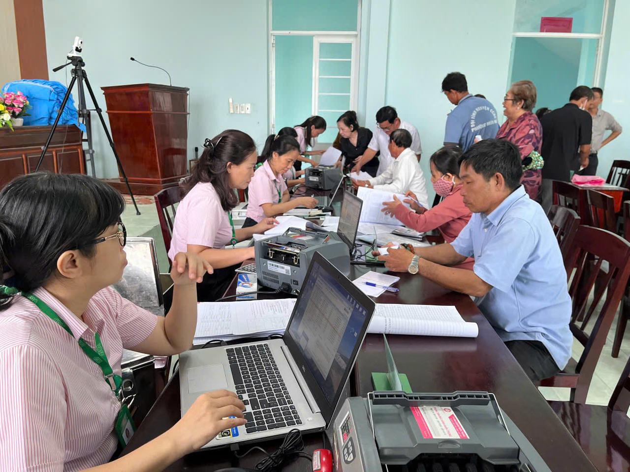 Các điểm giao dịch kháng trương cho vay vốn chính sách ngay sau sáp thực hiện mô hình chính quyền địa phương 2 cấp
