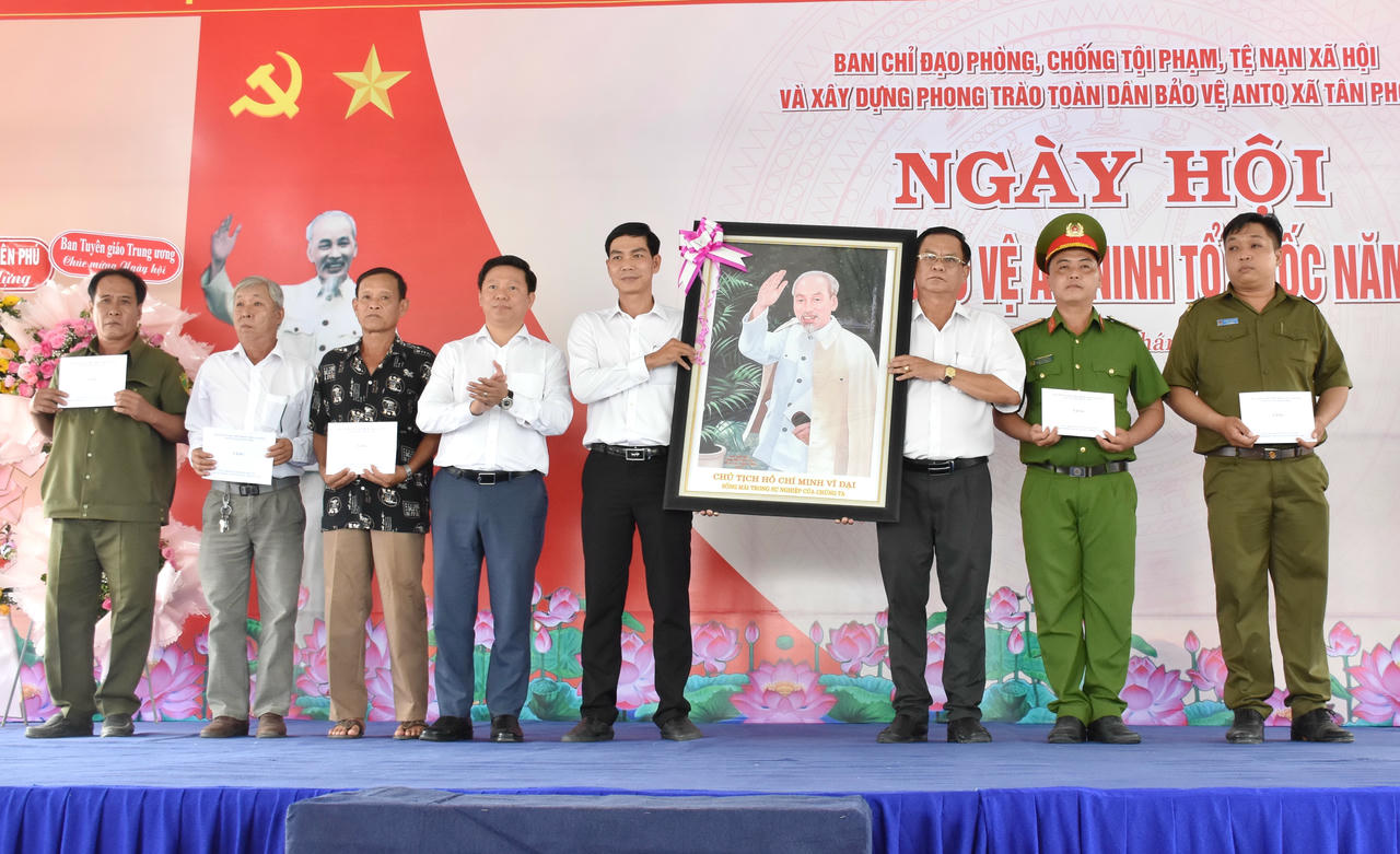 Năm 2022, xã Tân Phong, thị xã Giá Rai, tỉnh Bạc Liêu (nay là xã Phong Thạnh, tỉnh Cà Mau) vinh dự là một trong 20 địa phương trên toàn quốc được Ban Chỉ đạo 138 Trung ương chọn làm điểm chỉ đạo tổ chức “Ngày hội toàn dân bảo vệ an ninh Tổ quốc”.