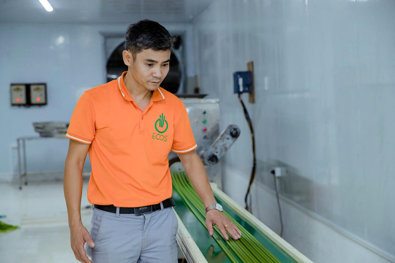 Ống hút Ecos được chế biến hoàn toàn từ bột rau củ tự nhiên và được kiểm soát, đảm bảo không chứa dư lượng kim loại nặng, thuốc bảo vệ thực vật, thuốc kích thích tăng trưởng...