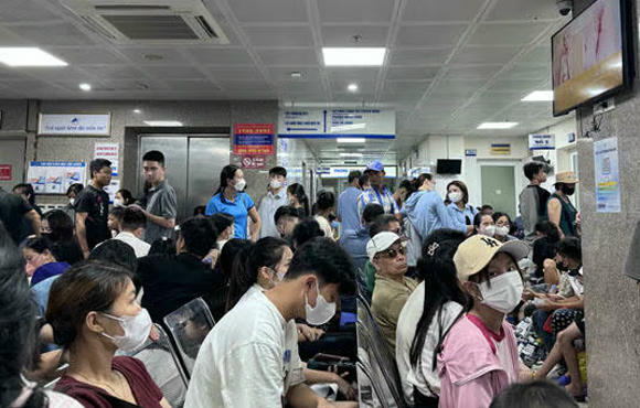 Nguồn lực nào để thực hiện miễn viện phí toàn dân?