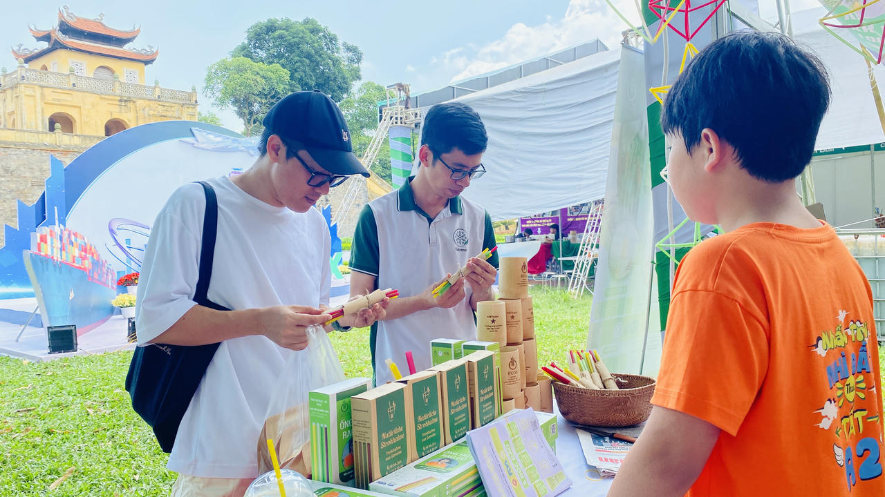 Sản phẩm ống hút Ecos là một trong 6 sản phẩm của Hà Nội đạt 5 sao OCOP Quốc gia và là sản phẩm 5 sao tiêu biểu của cả nước.