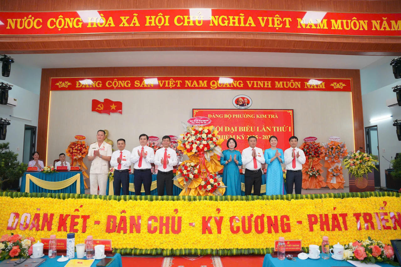 Bà Minh Huệ (áo xanh, đeo kính) đề nghị: 