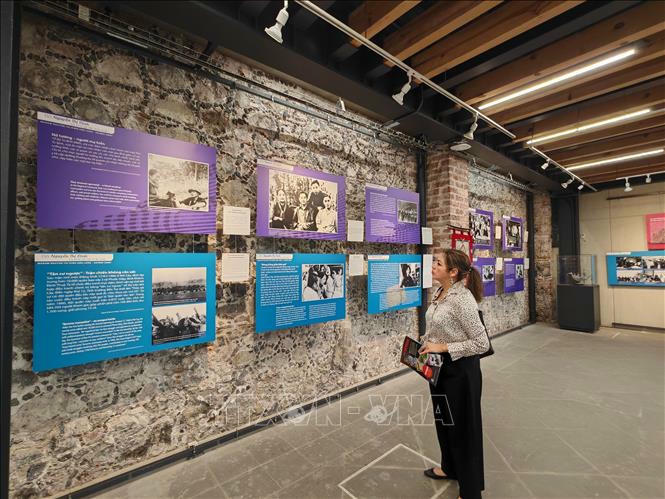 Triển lãm ảnh “Đội quân tóc dài” tại thủ đô Mexico City
