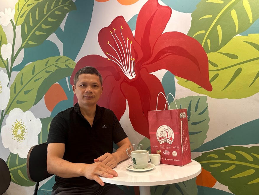 Ông Lê Hồng Sơn – Chủ cửa hàng Vua Tào Phớ 192 Hàng Bông (Hà Nội) 