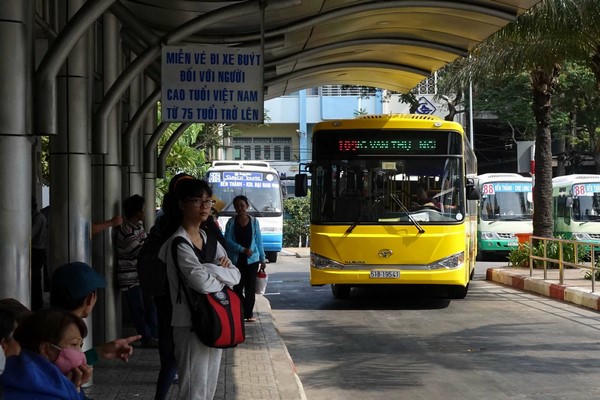 Thủ tướng yêu cầu bố trí giao thông công cộng để người dân tham quan triển lãm thành tựu Đất nước