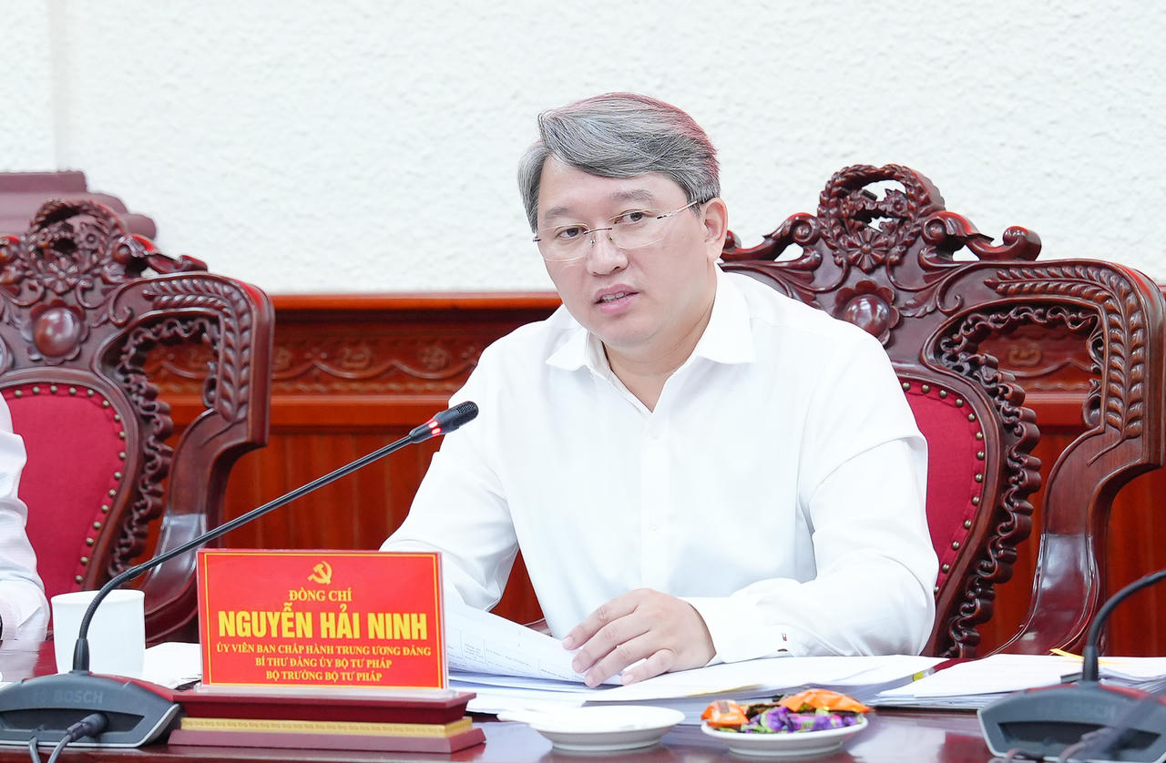 Đồng chí Nguyễn Hải Ninh, Bí thư Đảng uỷ, Bộ trưởng Bộ Tư pháp kết luận Hội nghị. 