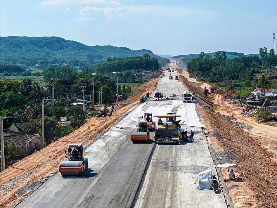 Hiện nay việc thi công cao tốc vẫn còn số vướng mắc về mặt bằng.