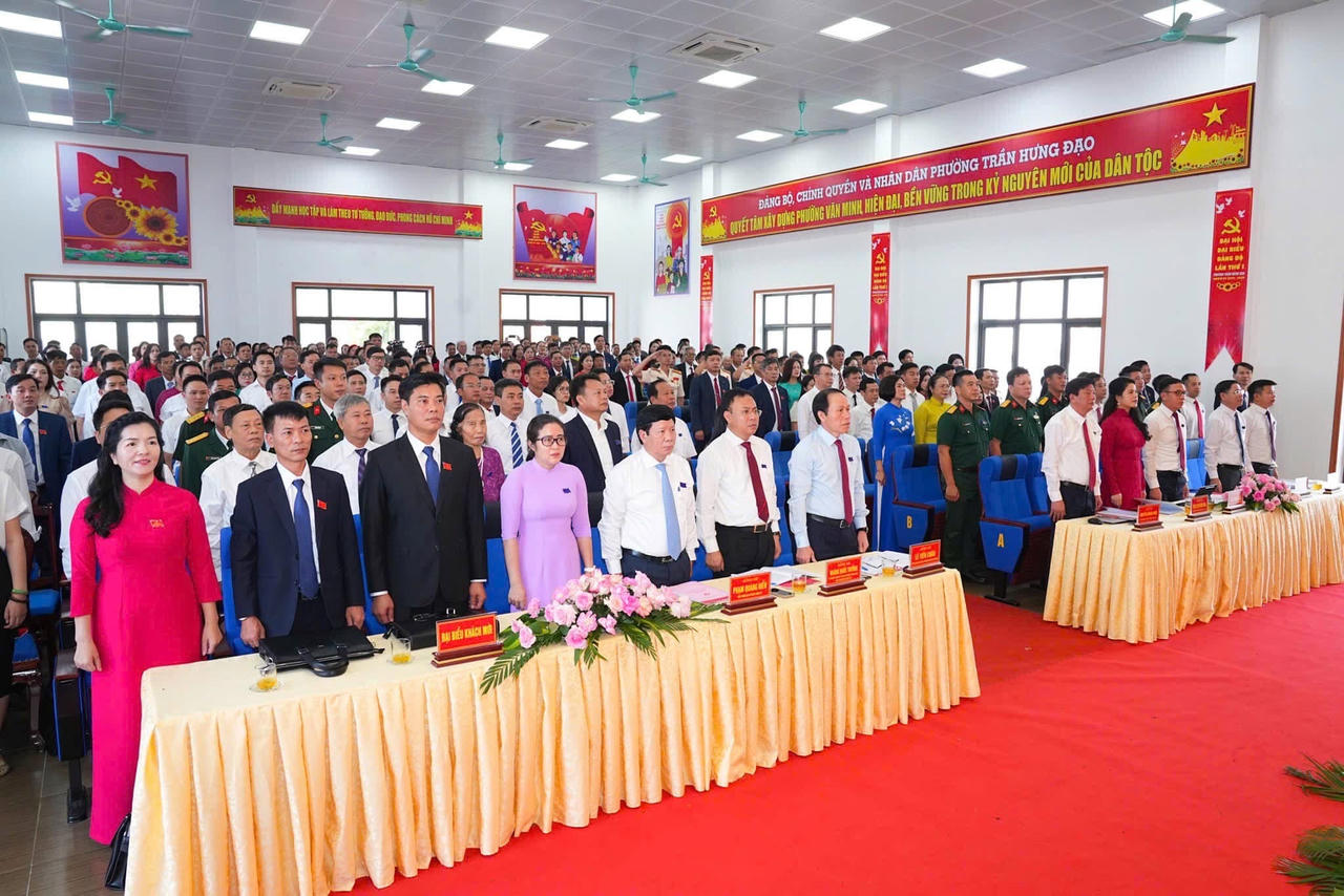 Các đại biểu dự Đại hội Đảng bộ phường Trần Hưng Đạo
