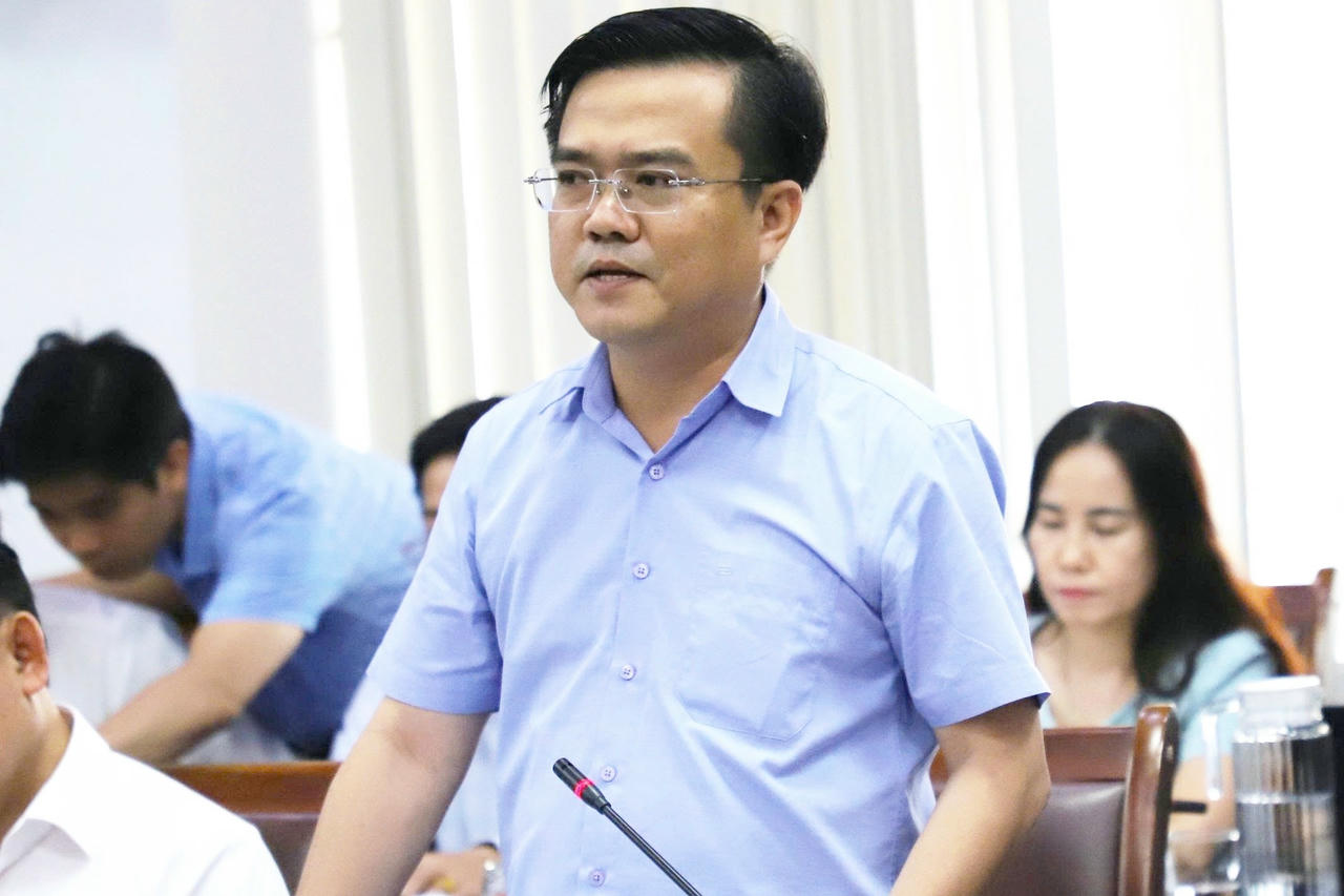 Ông Nguyễn Thống Nhất - Giám đốc Sở Công thương báo cáo tại hội nghị.