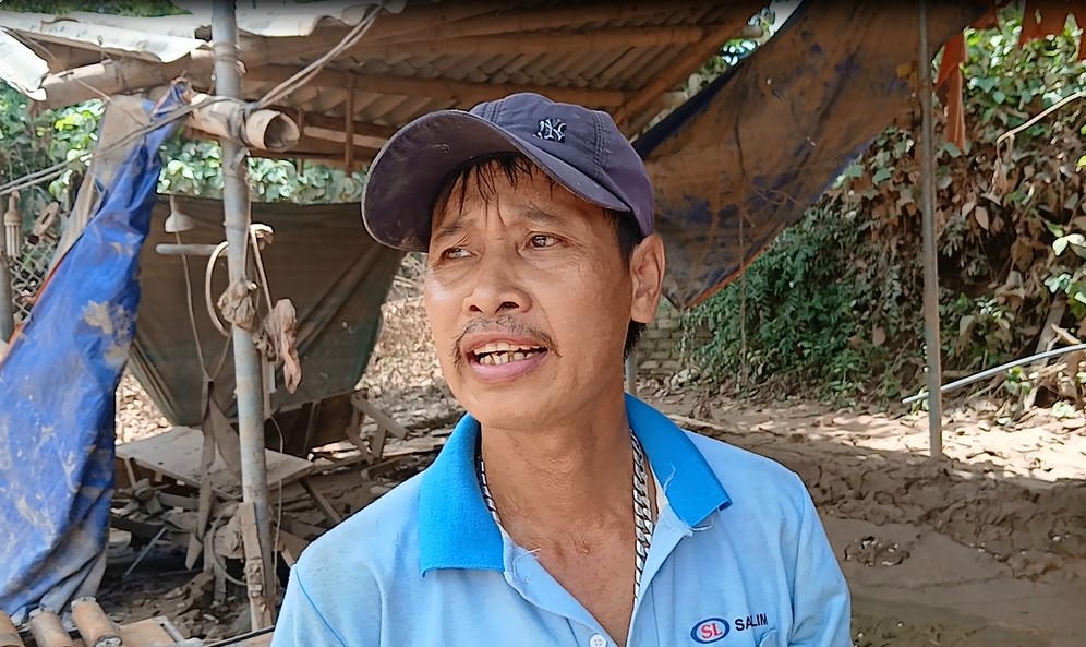 Anh Thắng cho biết chưa khi nào thấy lũ lớn như trận lũ vừa qua. Ảnh: Hữu Anh