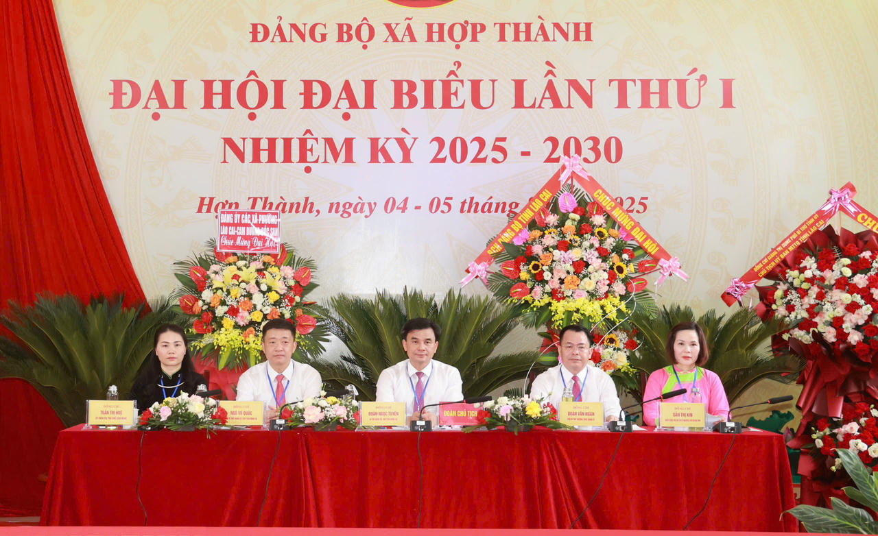 Đoàn chủ tịch chủ trì Đại hội