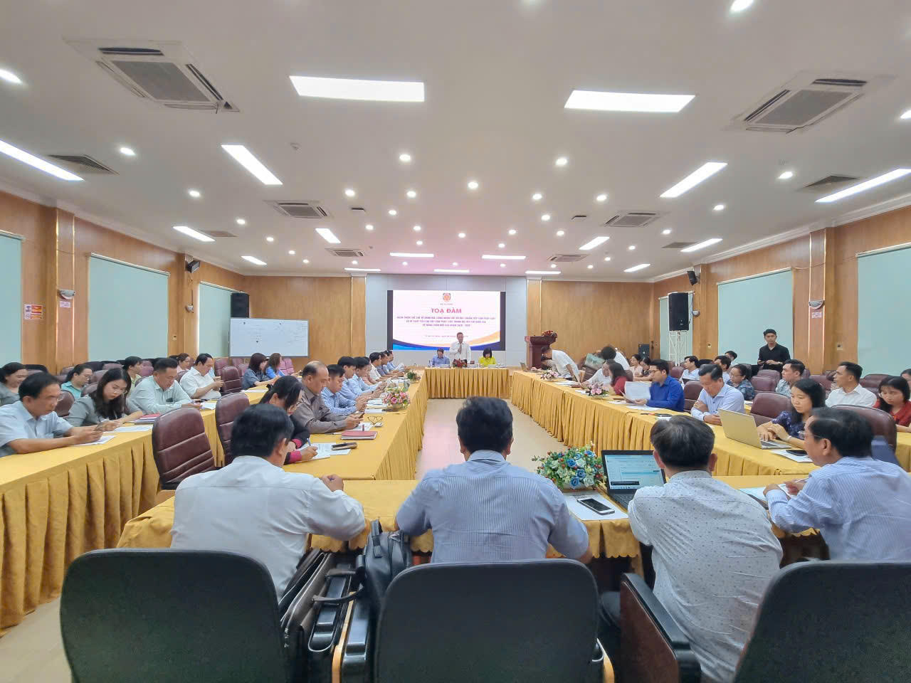 Tọa đàm “Hoàn thiện thể chế về đánh giá, công nhận cấp xã đạt chuẩn tiếp cận pháp luật và đề xuất tiêu chí tiếp cận pháp luật trong Bộ Tiêu chí quốc gia về nông thôn mới giai đoạn 2026 – 2030”.