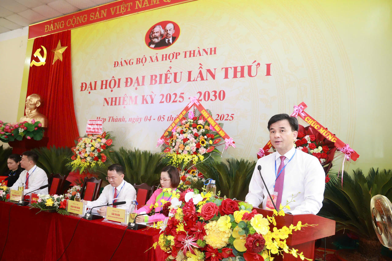 Ông Đoàn Ngọc Tuyến, Bí thư Đảng ủy xã Hợp Thành phát biểu tại Đại hội.