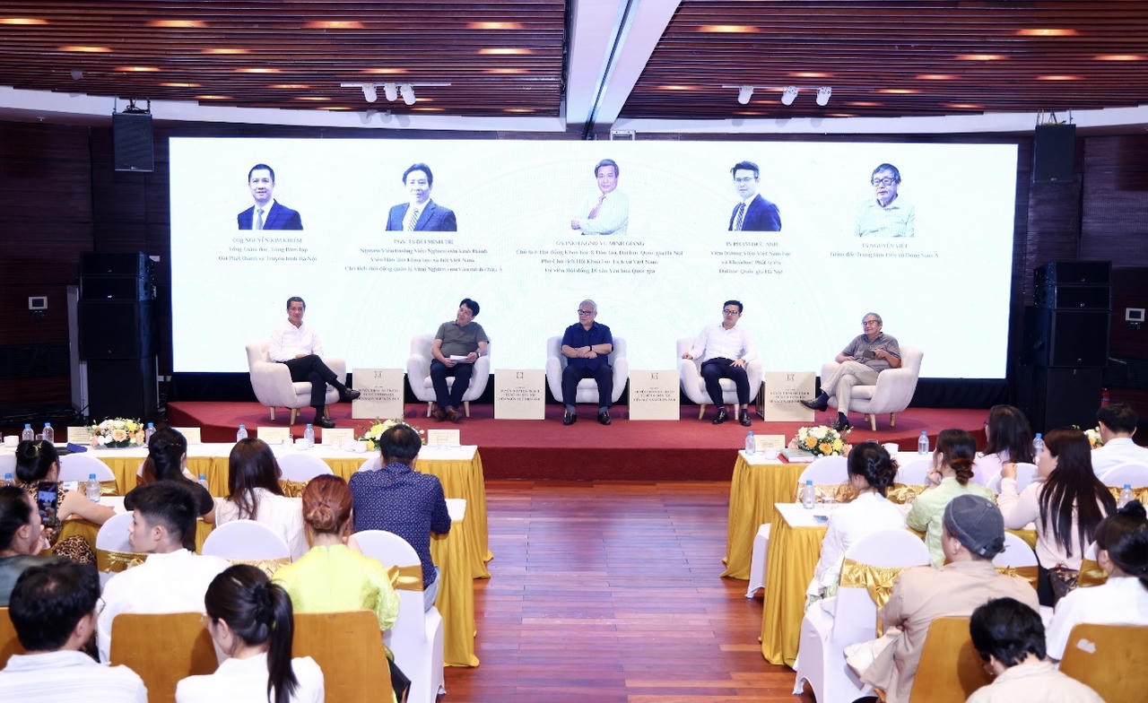  Các đại biểu tại tọa đàm "Huyền thoại Dạ Trạch - Từ sử thi dân tộc đến ngôn ngữ điện ảnh” (ảnh Đài PT-THHN).