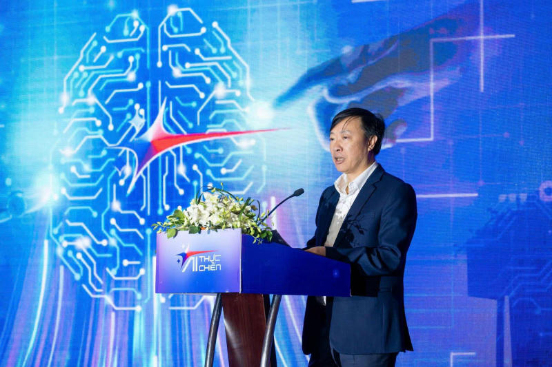 Thiếu tướng Nguyễn Ngọc Cương, Giám đốc Trung tâm Dữ liệu Quốc gia, Bộ Công An tại lễ công bố khởi động cuộc thi  (ảnh Việt Anh)