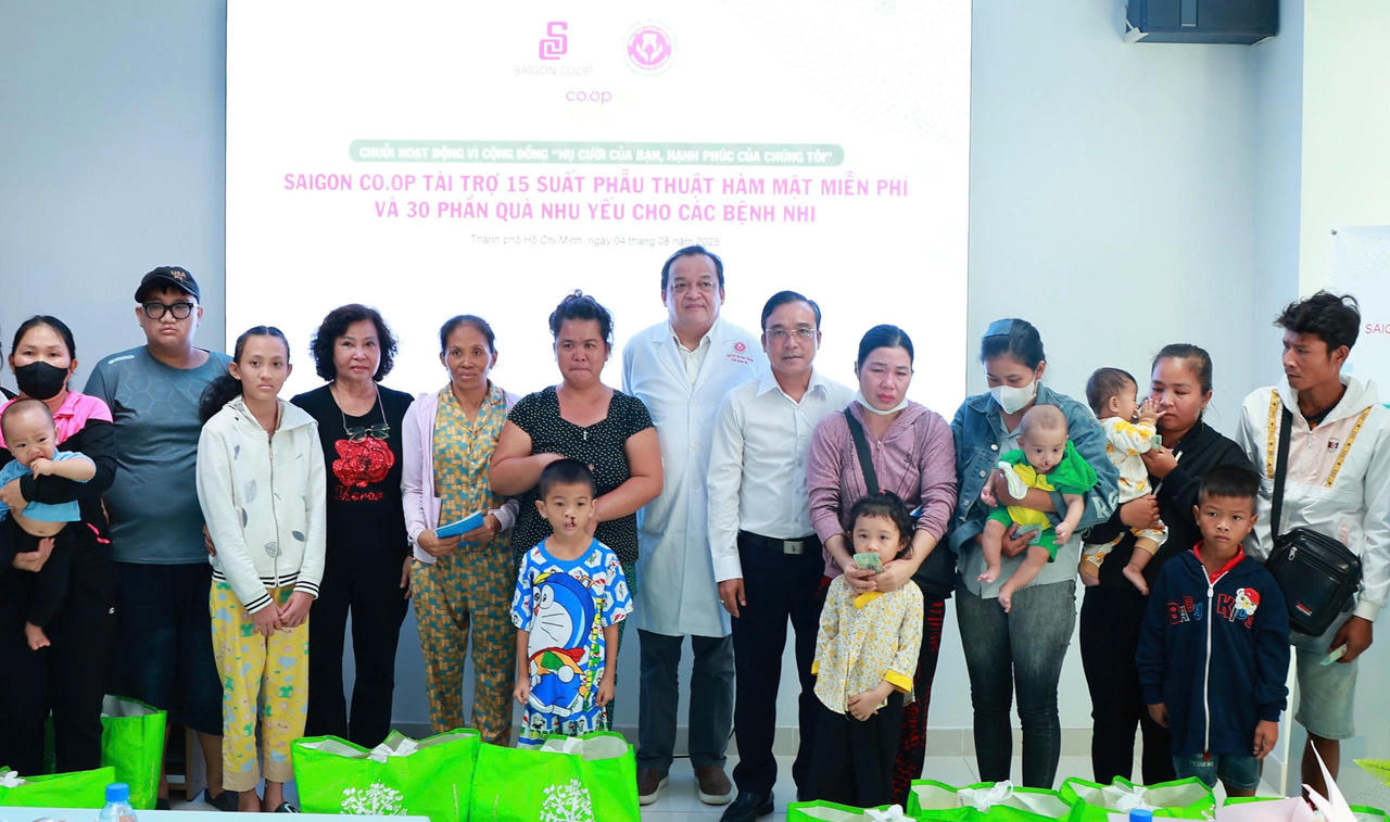 Saigon Co.op rao tặng 15 suất phẫu thuật hàm mặt miễn phí và 30 phần quà nhu yếu phẩm cho các gia đình bệnh nhi có hoàn cảnh khó khăn