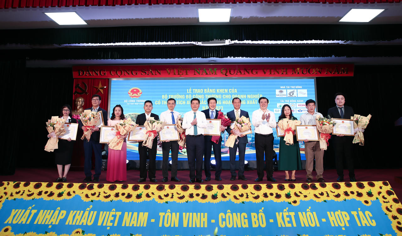 Các doanh nghiệp tiêu biểu được vinh danh tại buổi lễ.