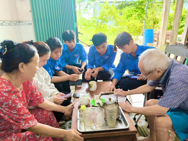 Cà Mau: Ra quân mô hình “Mùa hè xanh công nghệ” hỗ trợ người dân sử dụng dịch vụ công trực tuyến