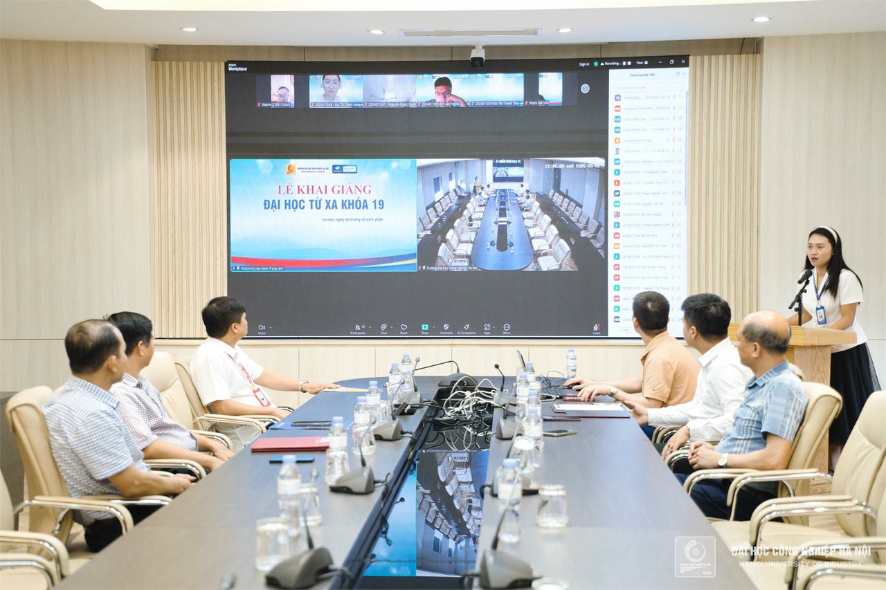 Khai giảng Đại học từ xa ngành Ngôn ngữ Anh và Ngôn ngữ Trung Quốc tại Đại học Công nghiệp Hà Nội.