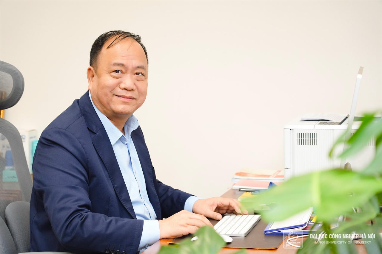 TS. Nguyễn Văn Thiện – Phó Bí thư Thường trực Đảng uỷ, Phó Hiệu trưởng, Phó ban Chỉ đạo Chuyển đổi số Trường Đại học Công nghiệp Hà Nội.