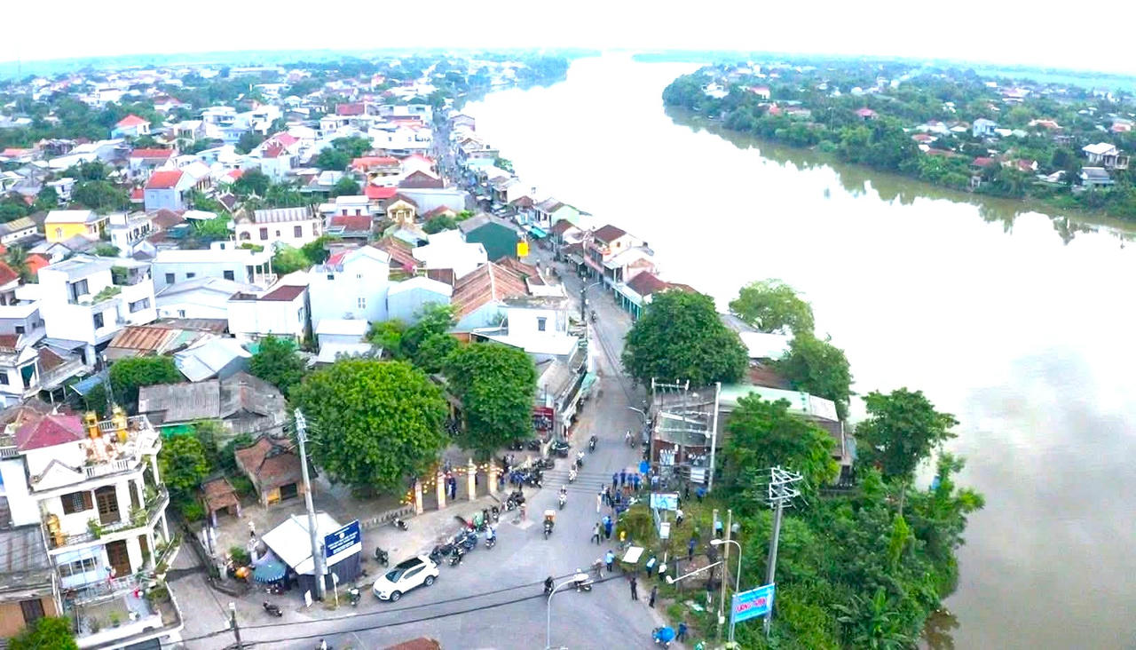 Phường Hóa Châu có tổng diện tích tự nhiên 34,60 km2 và hơn 41.300 người.