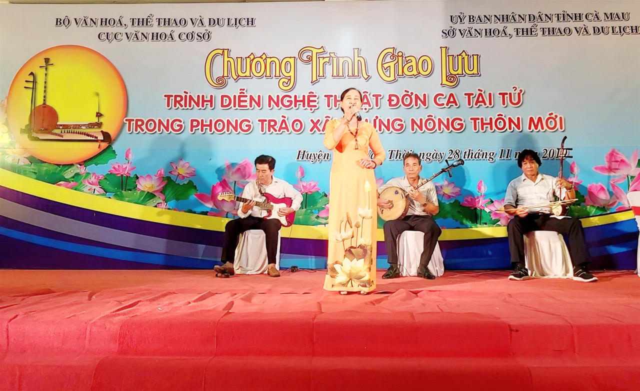 Mô hình Đờn ca tài tử tại Cà Mau đã trở thành món ăn tinh thần không thể thiếu đối với những người mộ điệu loại hình nghệ thuật đặc trưng vùng cực Nam Tổ quốc (Ảnh: Thu Trang).