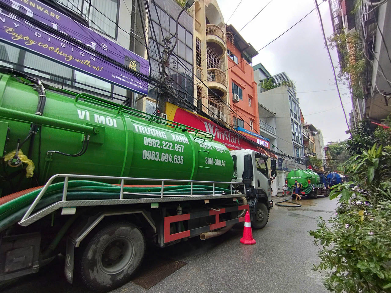 Hiện tại, bùn nhão cơ bản được dọn sạch.
