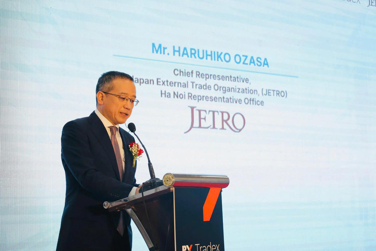Ông Haruhiko Ozasa, Trưởng Đại diện JETRO Hà Nội phát biểu.