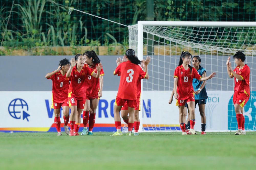 U20 nữ Việt Nam thắng đậm U20 nữ Singapore